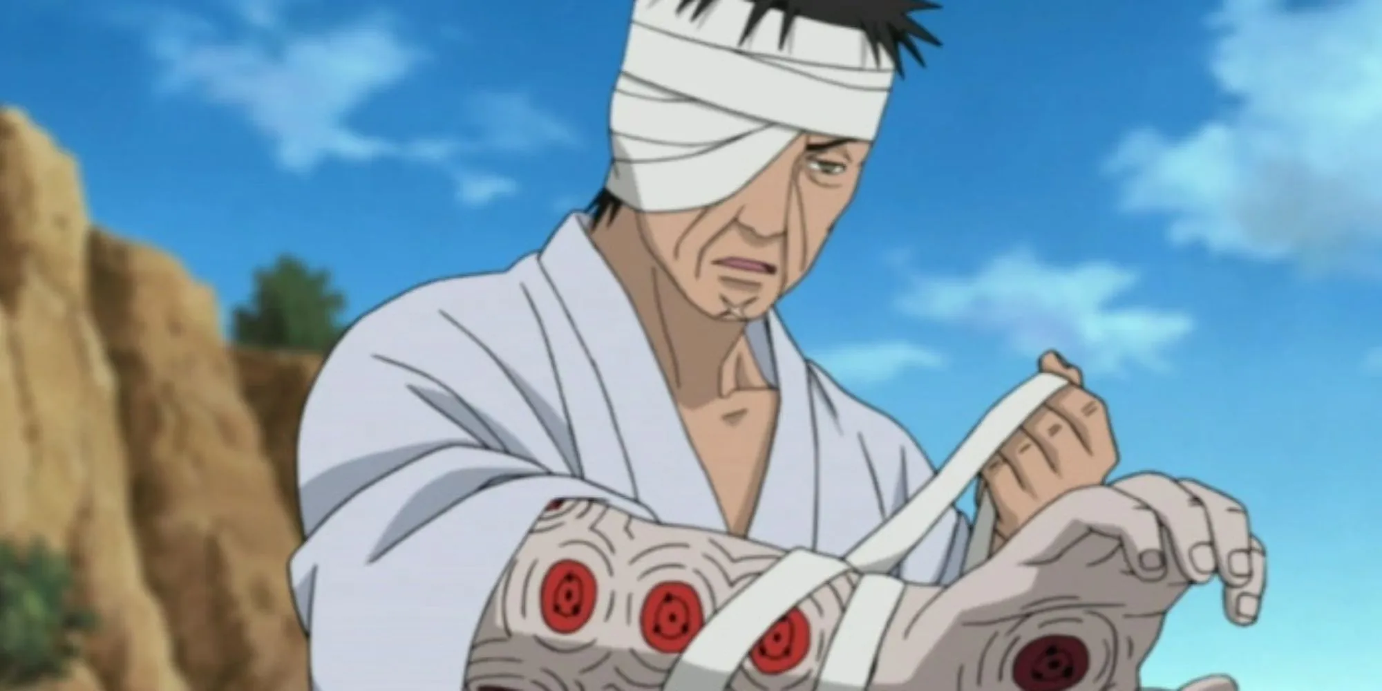 Danzo Shimura với băng che mắt và cánh tay cấy ghép Sharingan