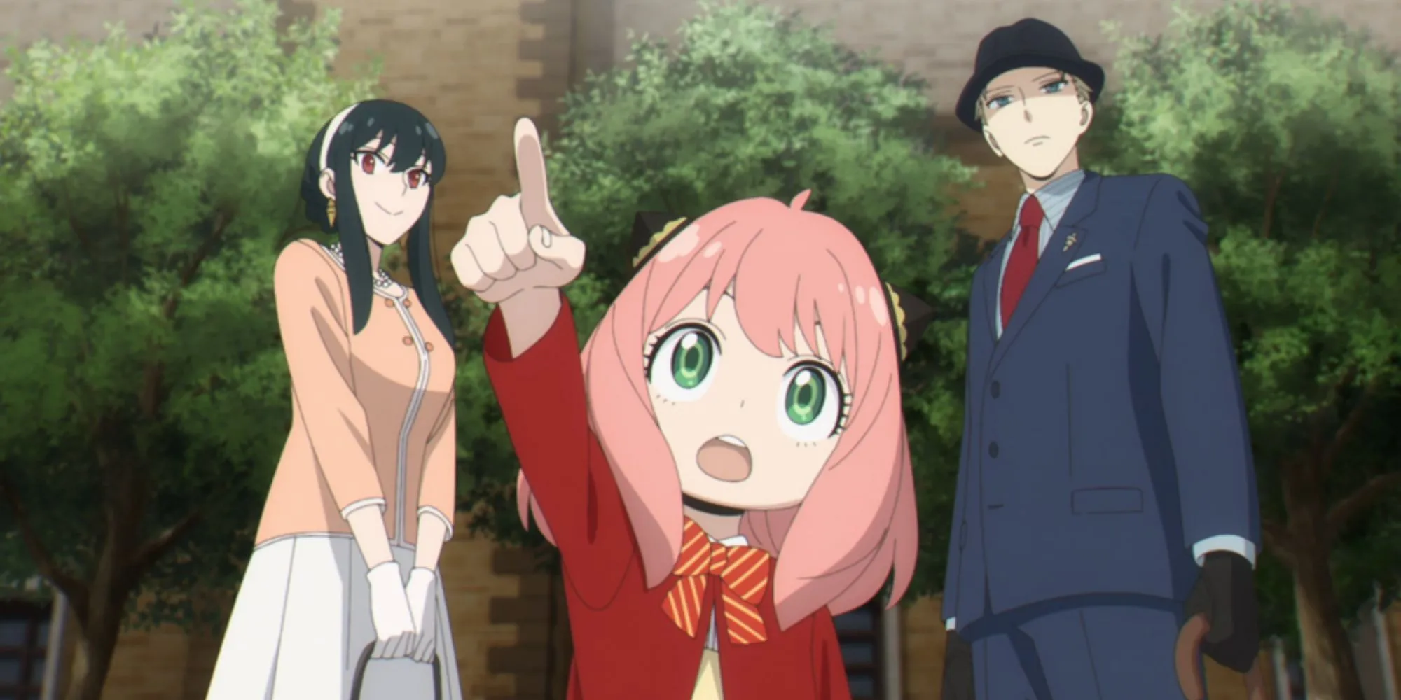 Gia đình Forger giả gồm Loid, Yor và Anya mỉm cười trong poster anime Spy x Family