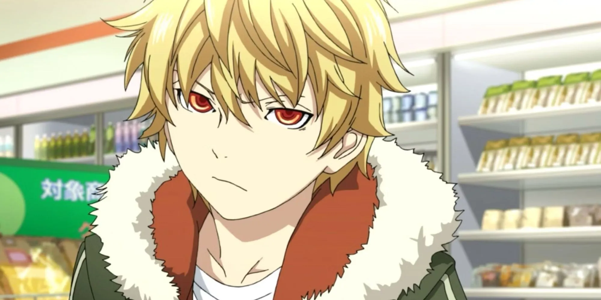 Yukine trông tức giận khi đứng trong một cửa hàng tiện lợi trong anime Noragami