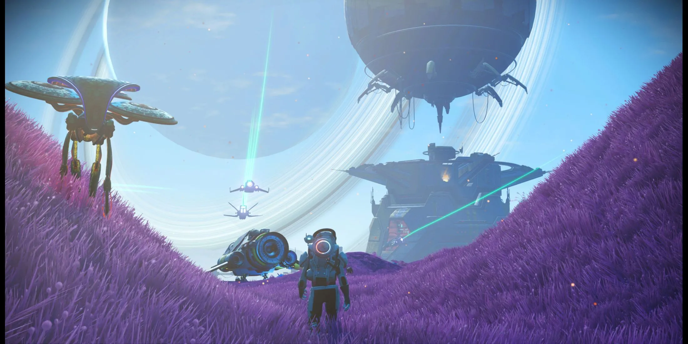 Một game thủ No Man's Sky đứng trên hành tinh, phía xa là phi thuyền và công trình do người chơi tự xây dựng, thể hiện quy mô và tính năng sandbox.