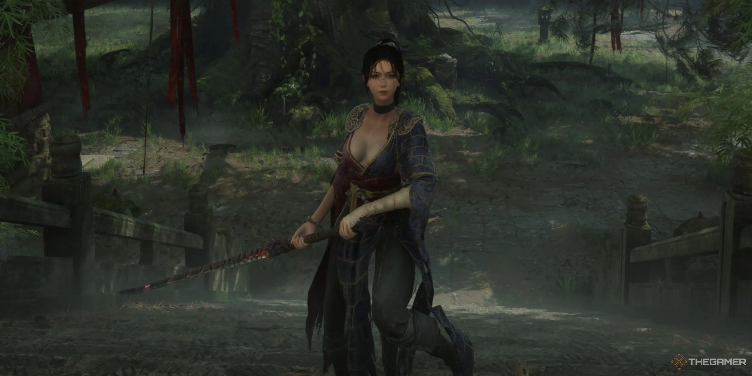 Bai Wuchang sử dụng trường kiếm Lashing Whip trong Wuchang Fallen Feathers, thể hiện phong cách chiến đấu của game