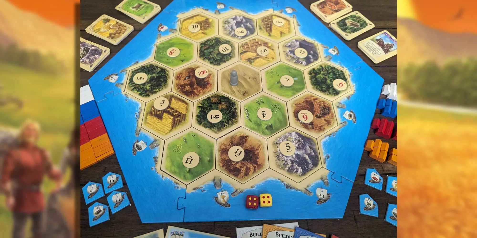 Bàn cờ Settlers of Catan với các vùng đất và quân xúc xắc, biểu tượng của game xây dựng và giao thương