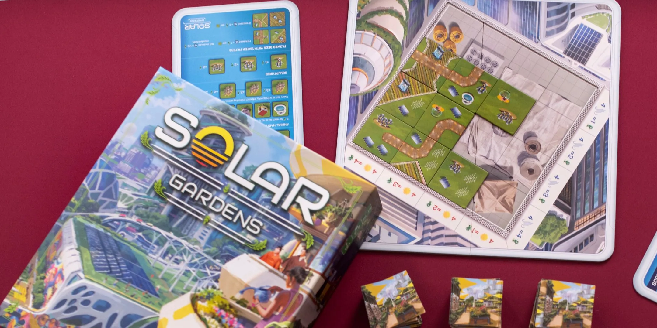 Bảng người chơi của game Solar Gardens với các thành phần màu xanh lá, mô phỏng quá trình phát triển hệ sinh thái không gian và quản lý tài nguyên.