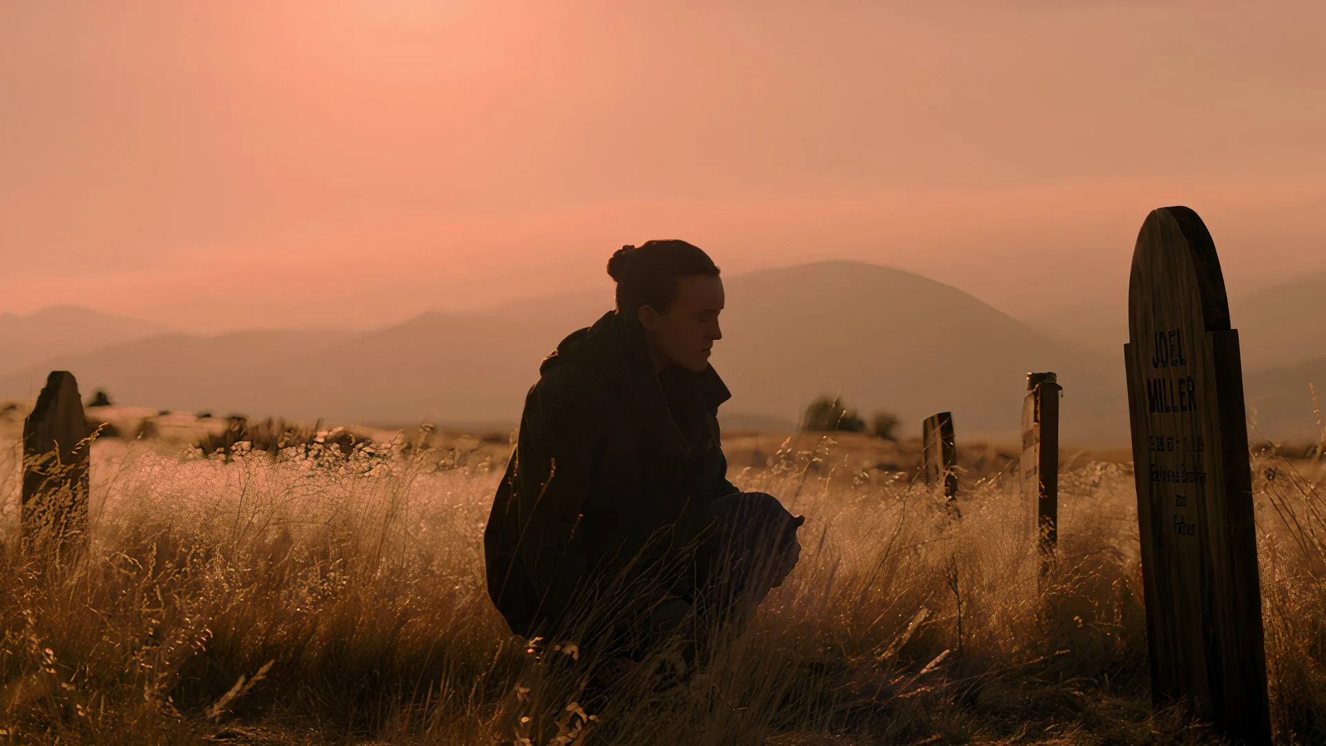 Bella Ramsey trong vai Ellie trong The Last of Us Season 2, ánh mắt đầy suy tư