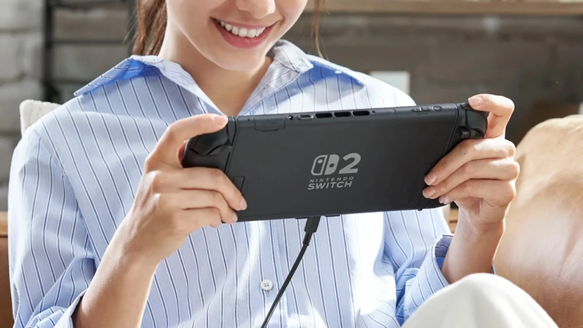 Người chơi cầm Nintendo Switch 2 – sản phẩm mục tiêu sản xuất 25 triệu máy