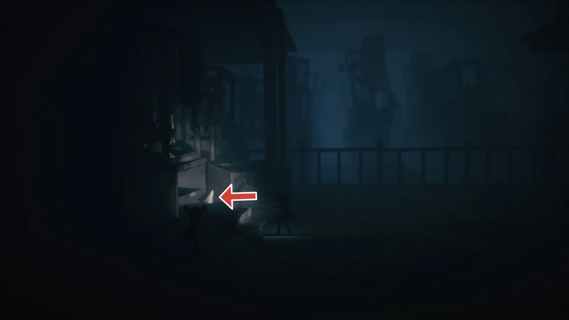 Nome #2 ngồi trên thùng trong khu ngoài trời Chương 3 Little Nightmares 3