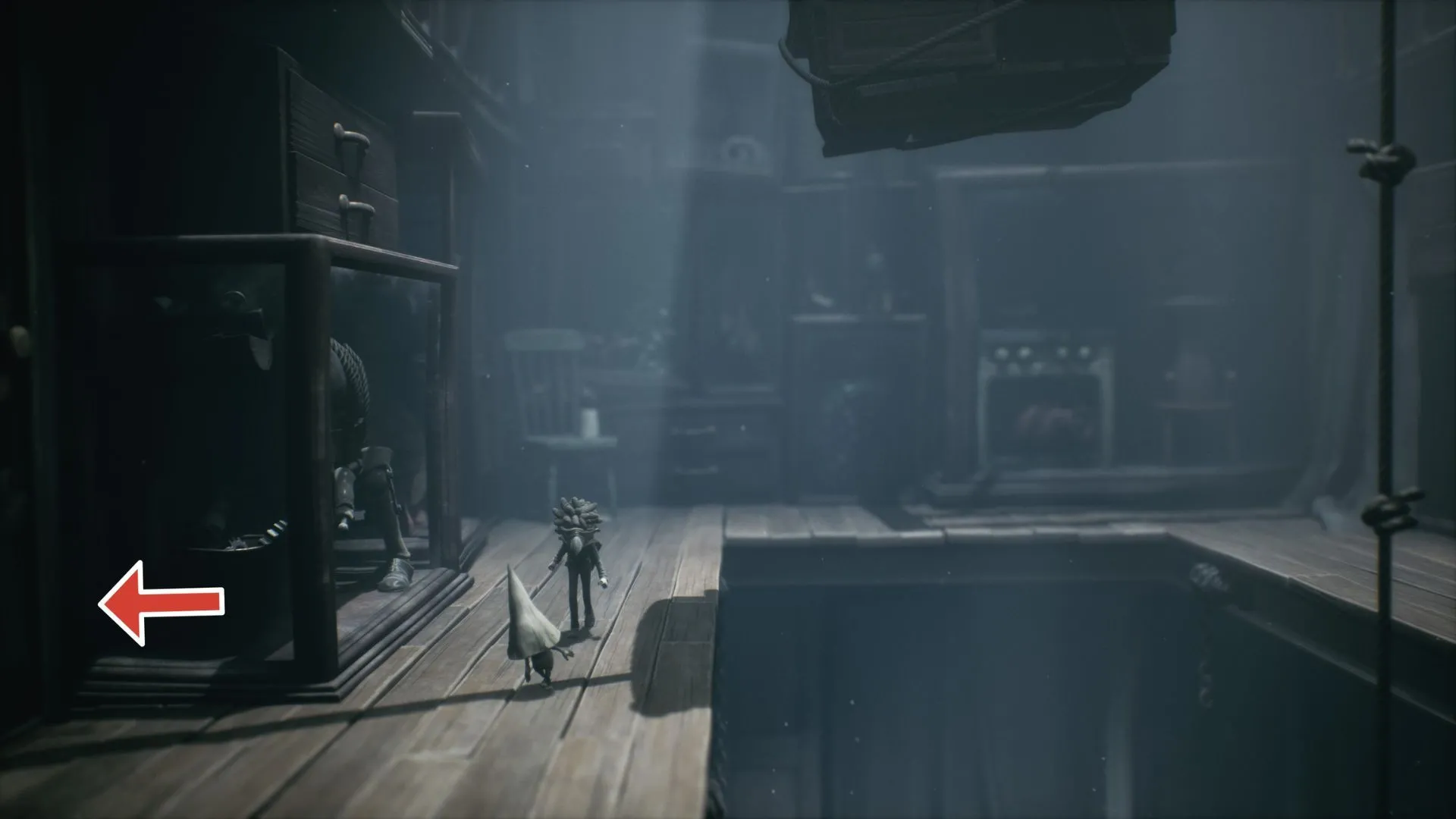 Theo bắt Nome chạy khỏi tủ sau khi lấy búp bê Chương 3 Little Nightmares 3